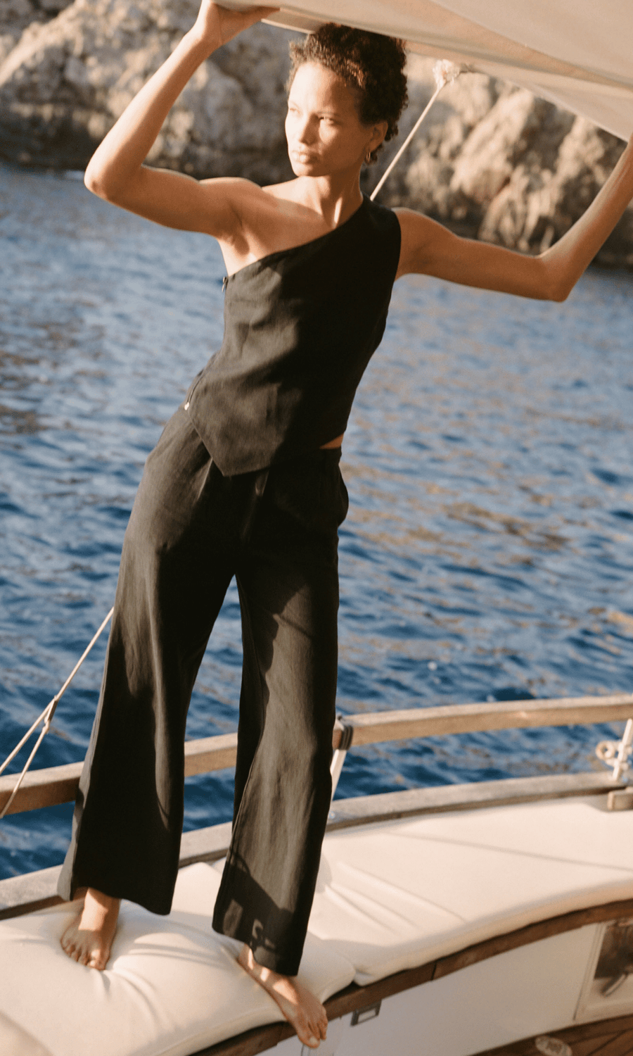 arkitaip • Ava Asymmetric Top • Black