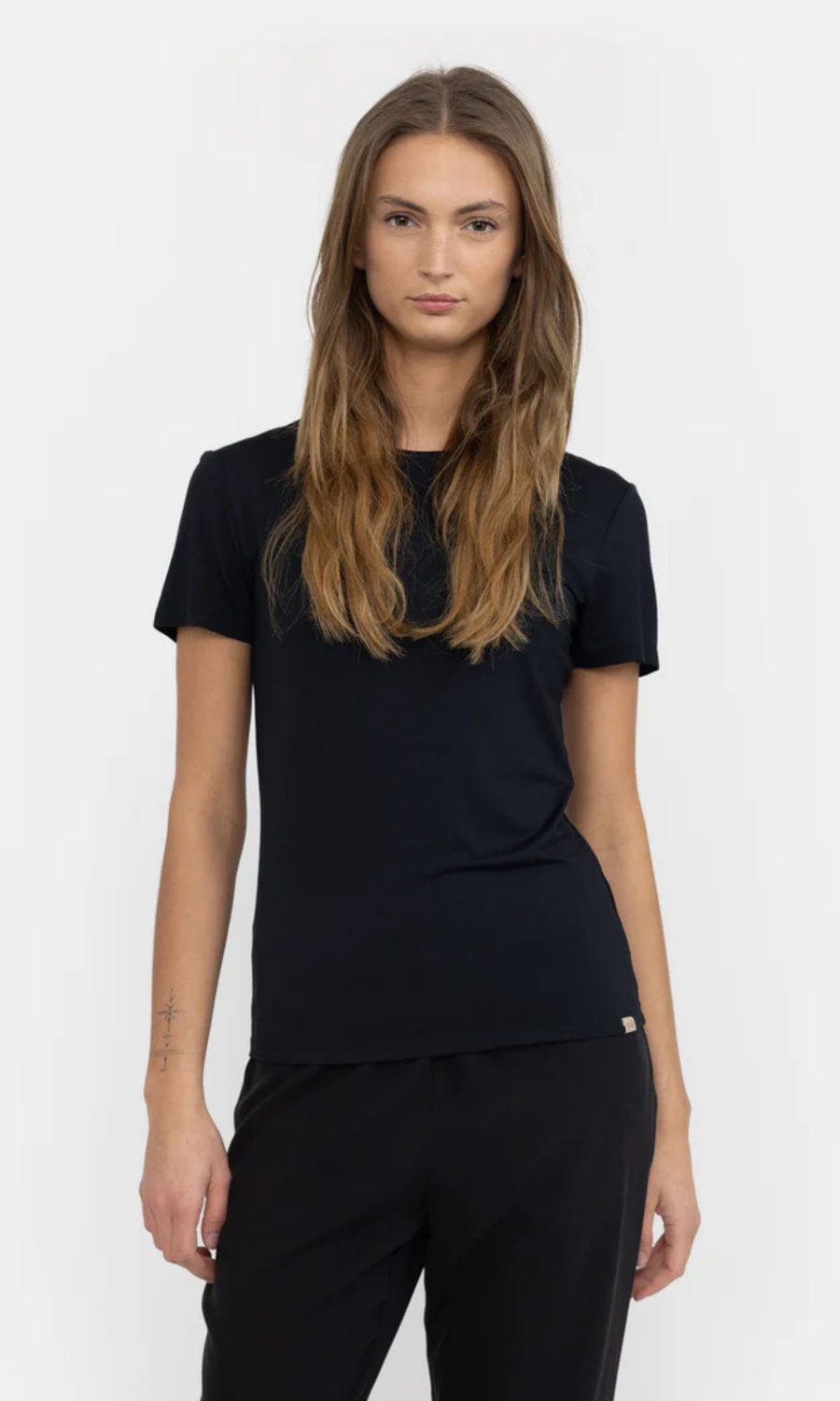 Esmé Studios • Penelope T-Shirt • Black