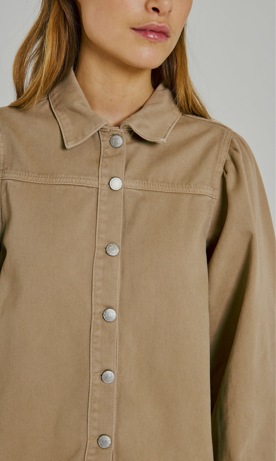 Norr • Ninni Denim Shirt • Dark Sand