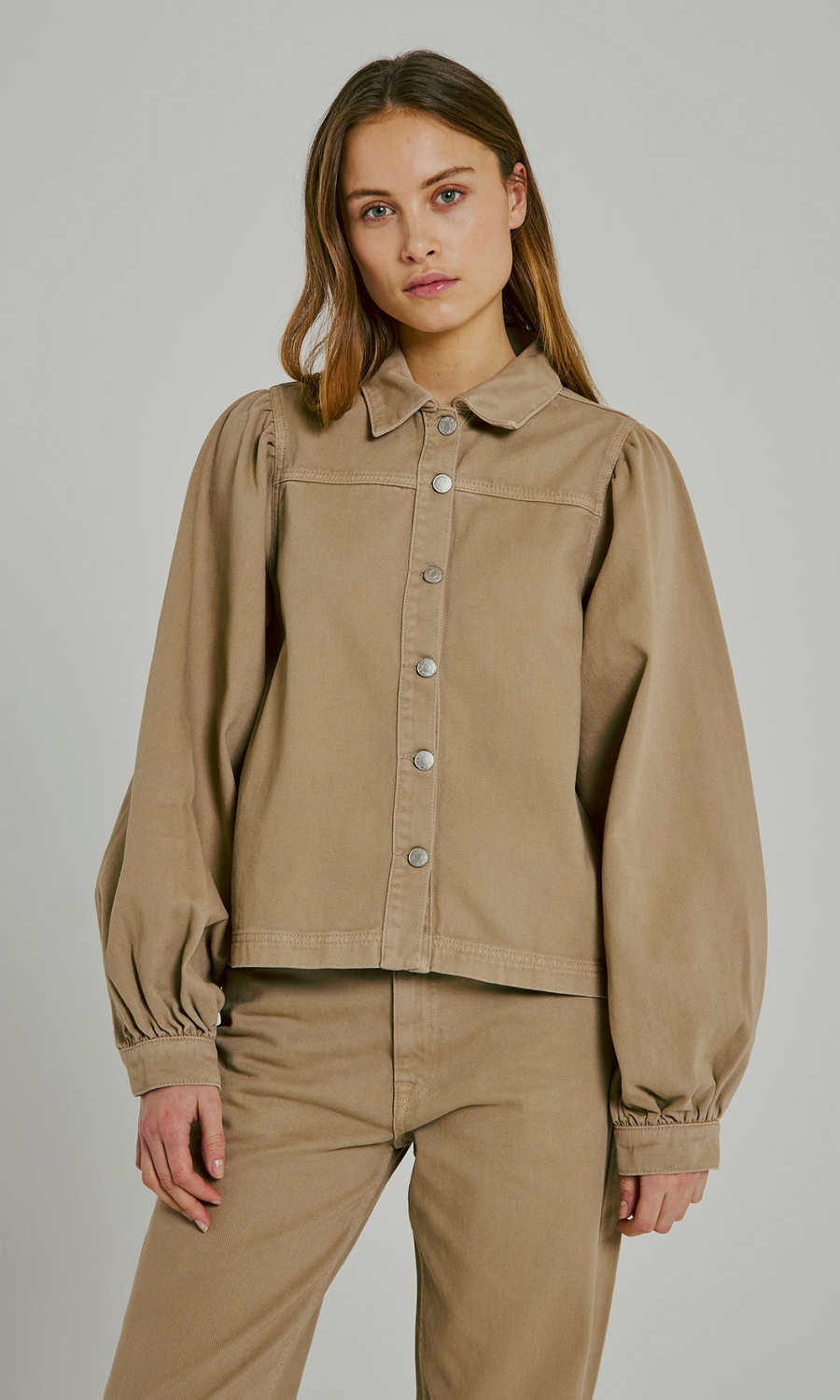 Norr • Ninni Denim Shirt • Dark Sand