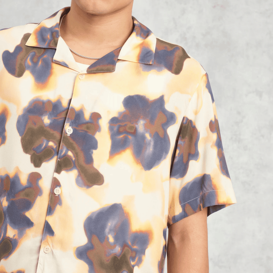 Wax London • Didcot Shirt • Peach/Blue Blur Floral